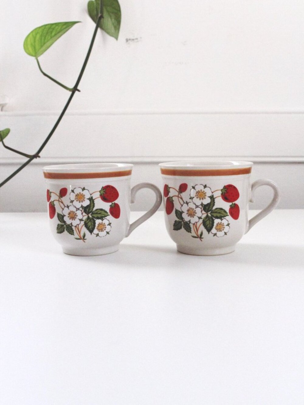 Vintage Coffee Mug Strawberry Stoneware Japan Strawberries & Cream 70s - Picture 2 of 4